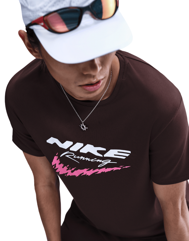 Men's Dri-FIT UV Running Miler Top :Burgundy Crush